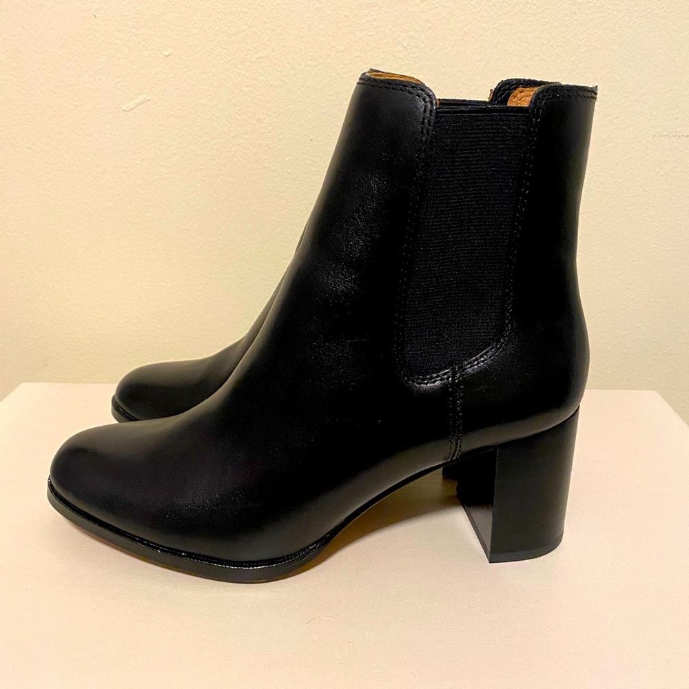 Madewell black Chelsea booties!